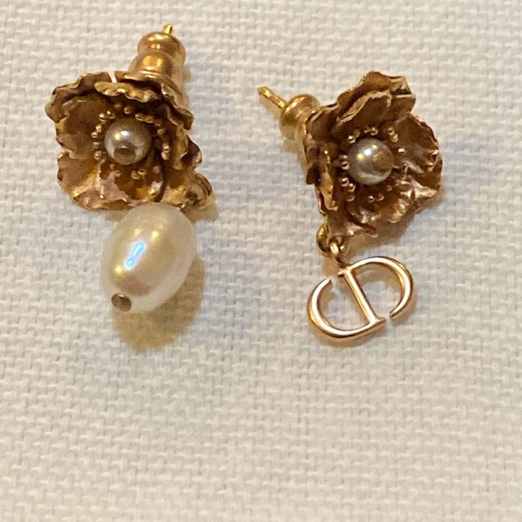 Dior D-Millefiori Earrings Matte Pink-Finish Metal and White Resin Pearls - Picture 2 of 10